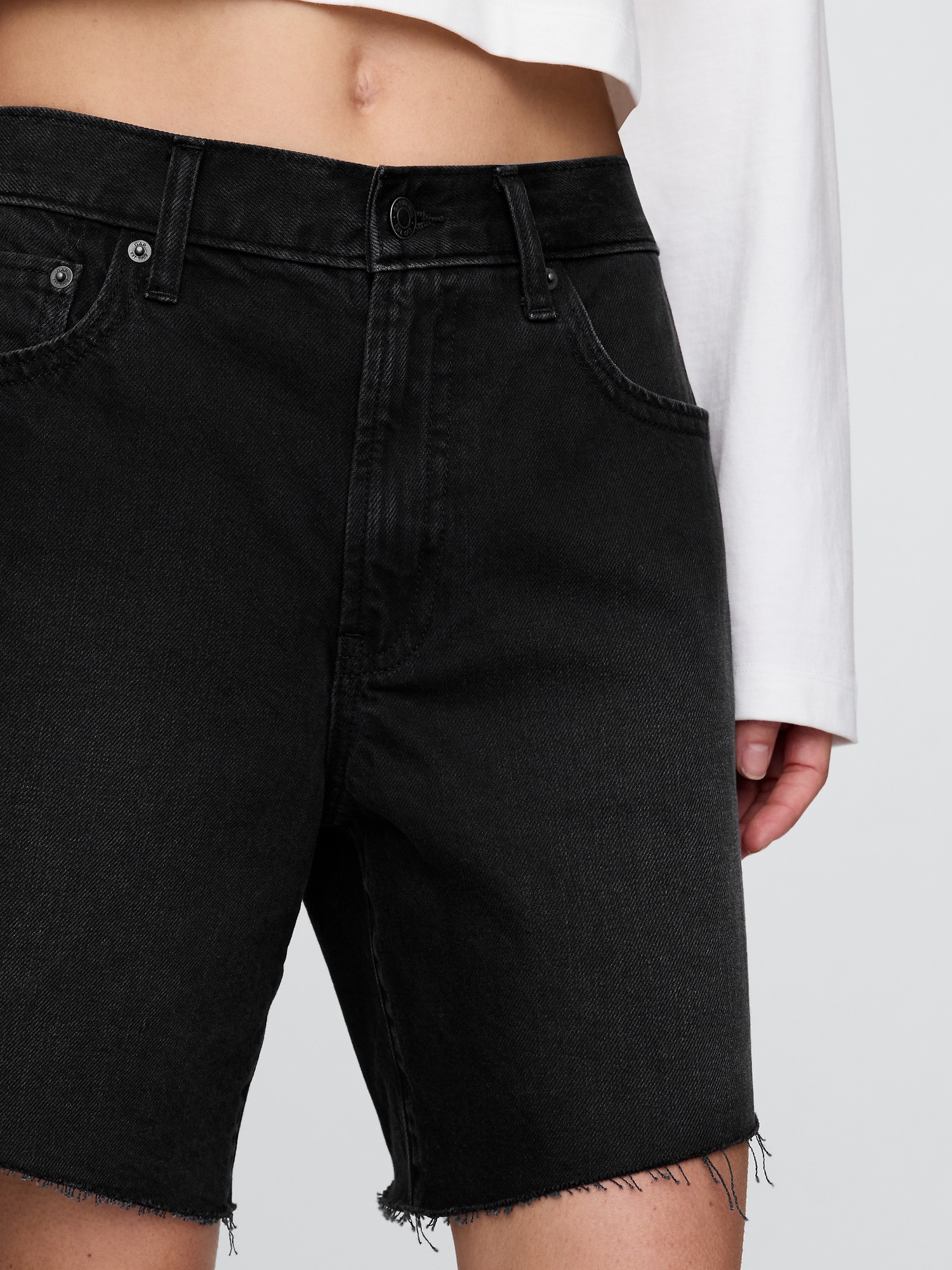 Женские шорты Gap 8" Mid Rise '90s Loose Denim Bermuda, цвет: Чёрный — фото 8