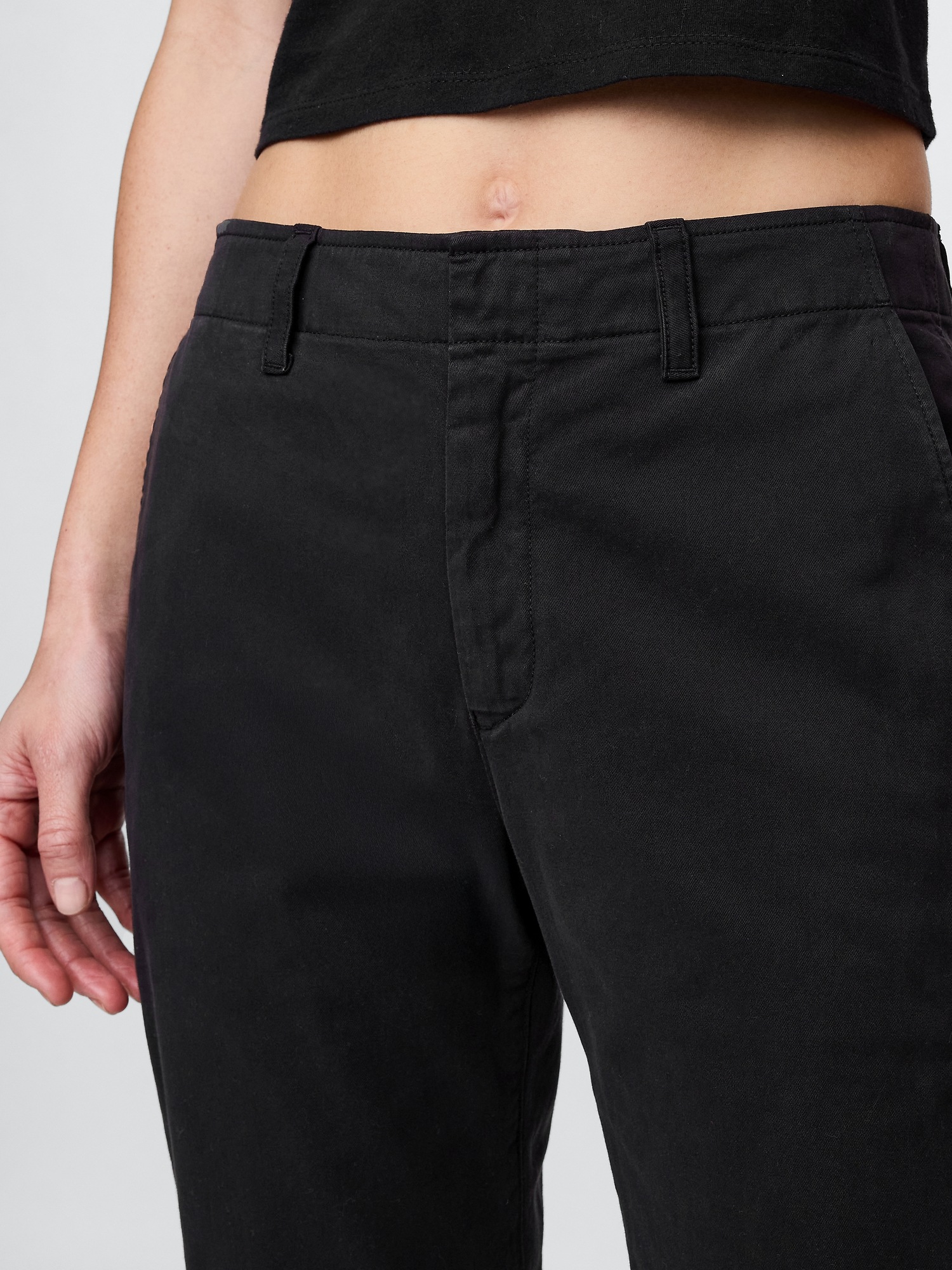 Женские брюки Gap Mid Rise Downtown Khakis, цвет: Чёрный — фото 6