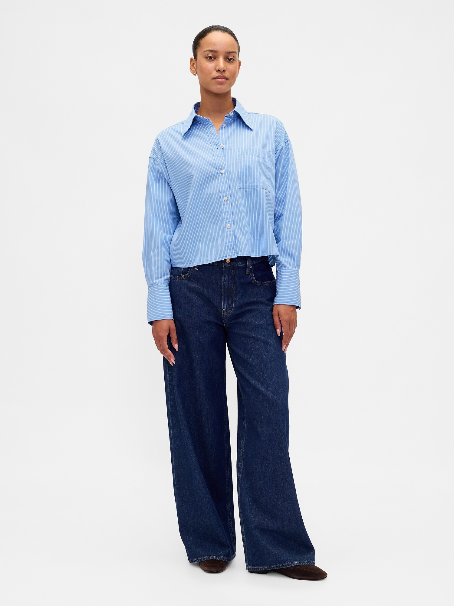 Женская рубашка Gap Organic Cotton Embellished Straight-Hem Crop Shirt, цвет: Синий / Белый — фото 2