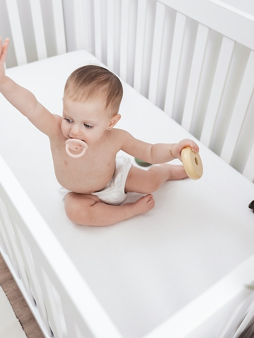 Image number 4 showing, Comfy Cubs Muslin Fitted Crib Sheet