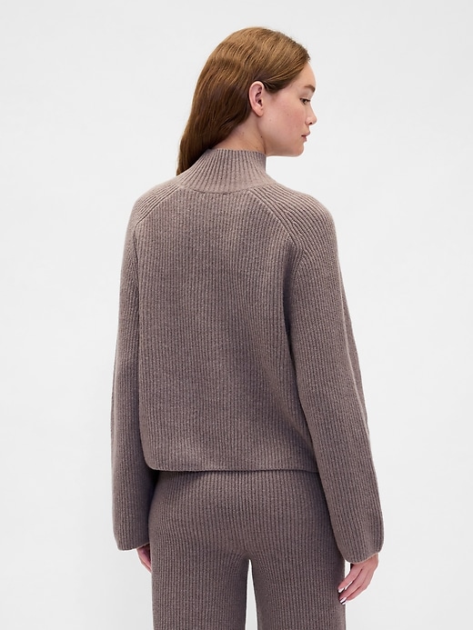 CashSoft Shaker-Stitch Turtleneck Sweater