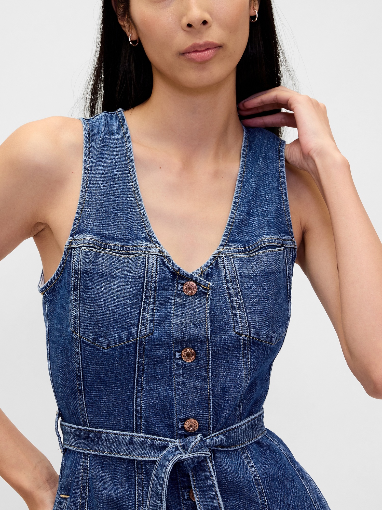 Женское платье Gap Denim Tie-Belt Button-Front Maxi, цвет: Средняя варка — фото 2