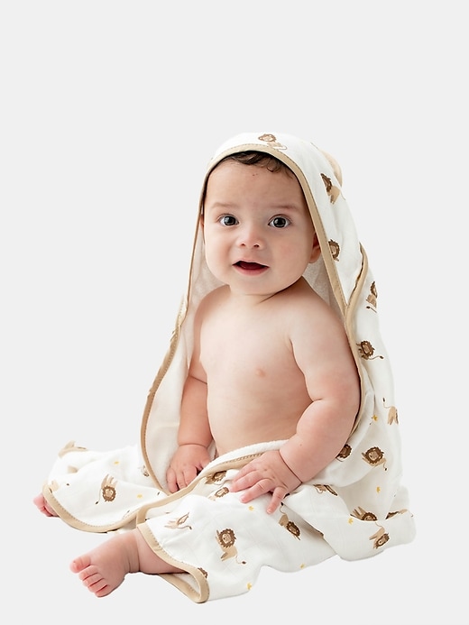 Image number 2 showing, Bamboo Little Lion Hooded Towel Set