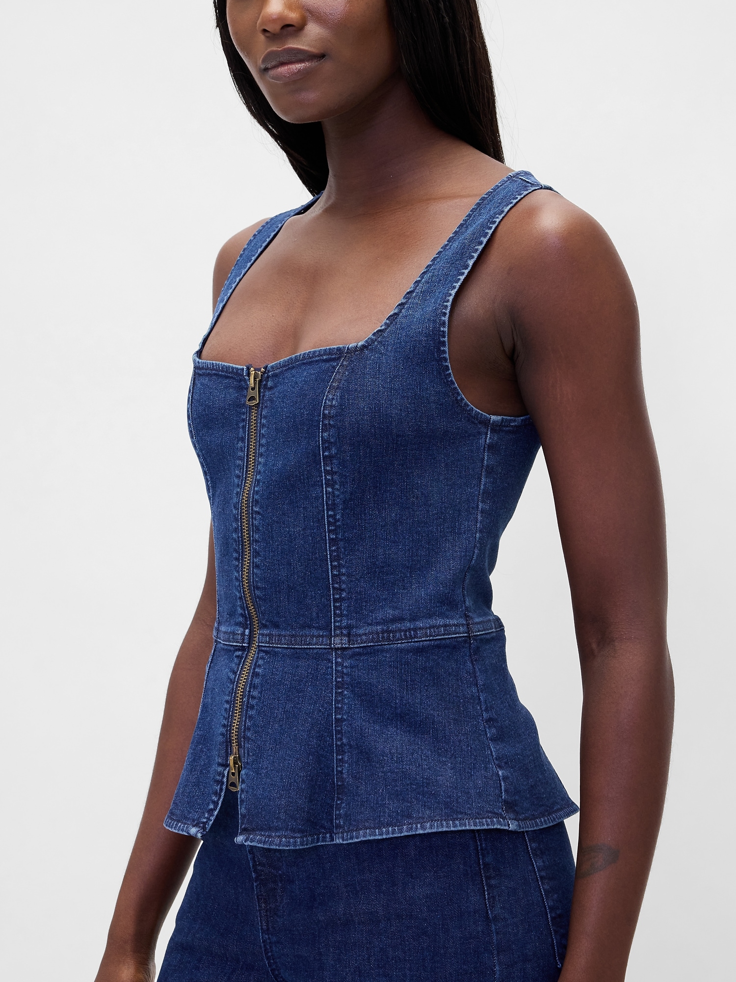Женский жилет Gap Denim Zip Vest, цвет: Тёмная варка — фото 4