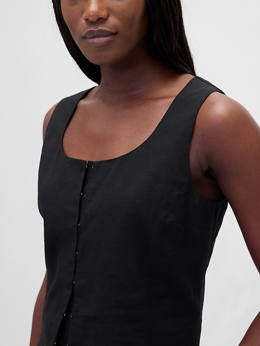 Image number 4 showing, Linen-Blend Hook-Front Crop Shell Top