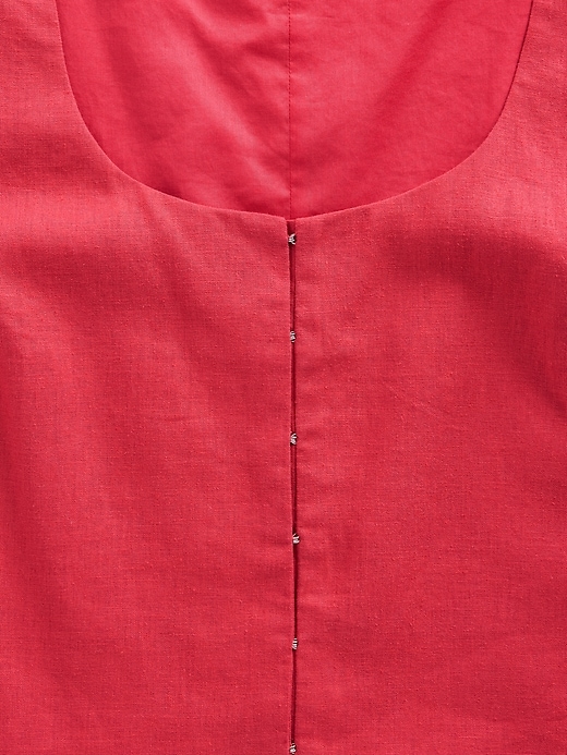 Image number 4 showing, Linen-Blend Hook-Front Crop Shell Top