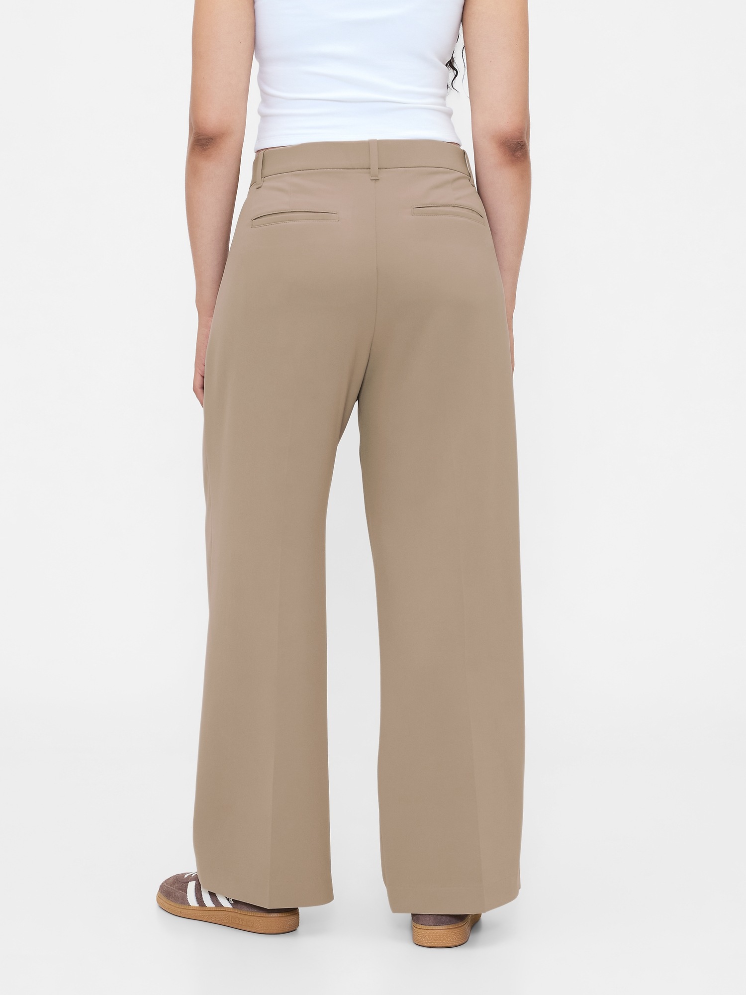 Женские брюки Gap 365 Low Rise Brushed Twill Pleated Trousers, цвет: Бежевый — фото 6