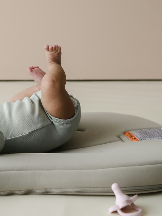 Image number 4 showing, Snuggle Me Infant Lounger Curve