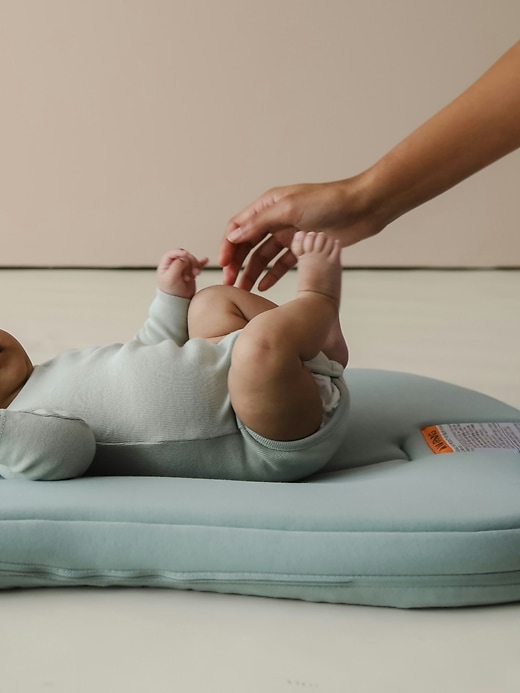Image number 5 showing, Snuggle Me Infant Lounger Curve