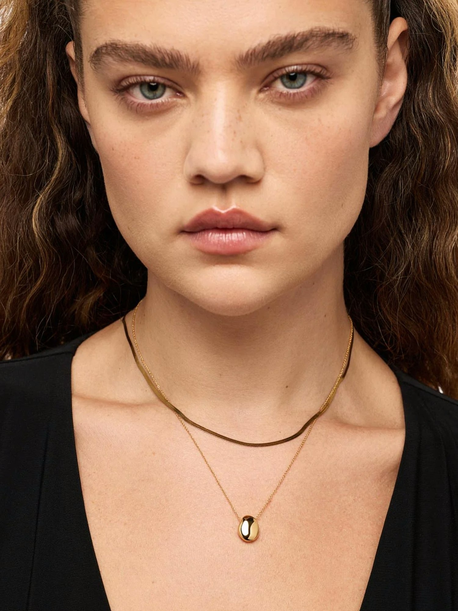 Женское золотистое колье Gap Ana Luisa Mini Pebble, цвет: Золотой — фото 3