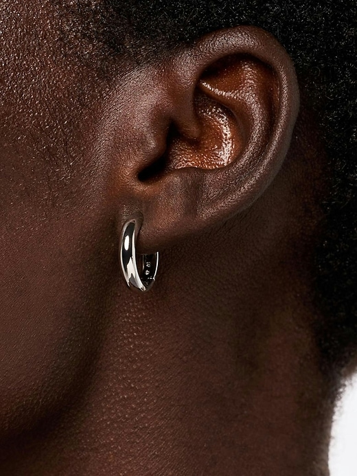 Image number 2 showing, Ana Luisa Giulia Medium Hoop Earrings