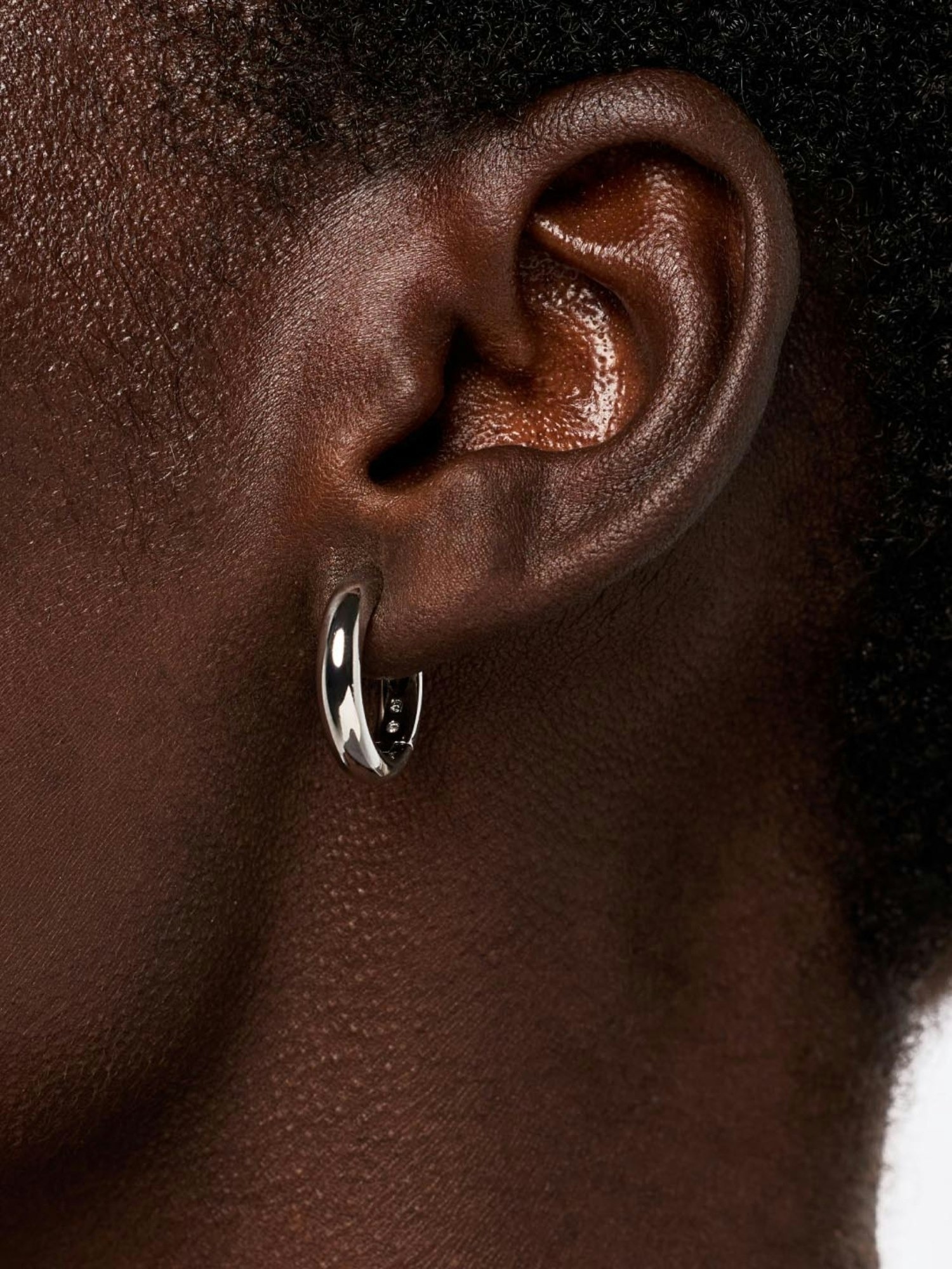 Ana Luisa Giulia Medium Hoop Earrings