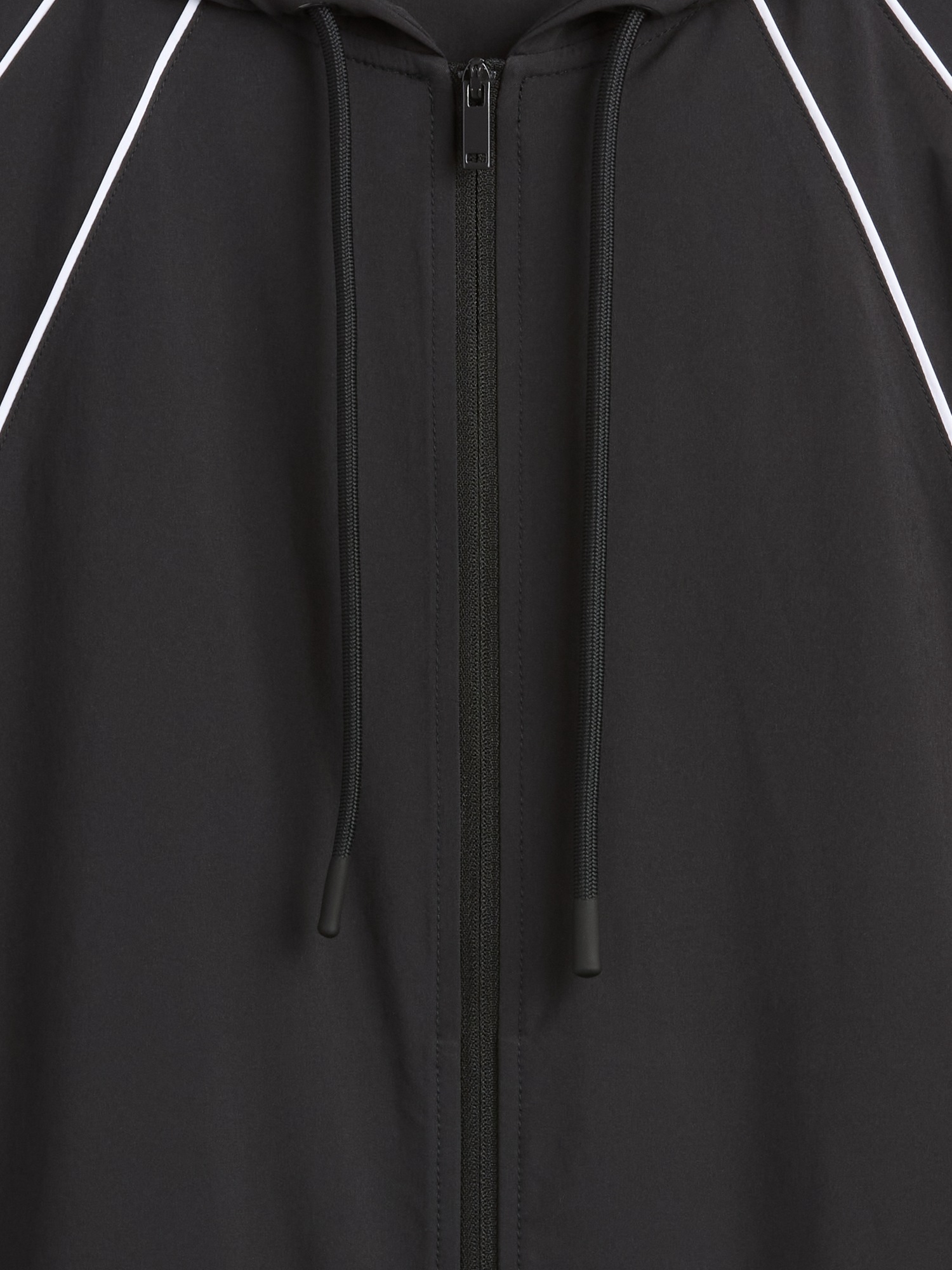 Женская куртка Gap GapFit Tech Windbreaker, цвет: Чёрный — фото 4