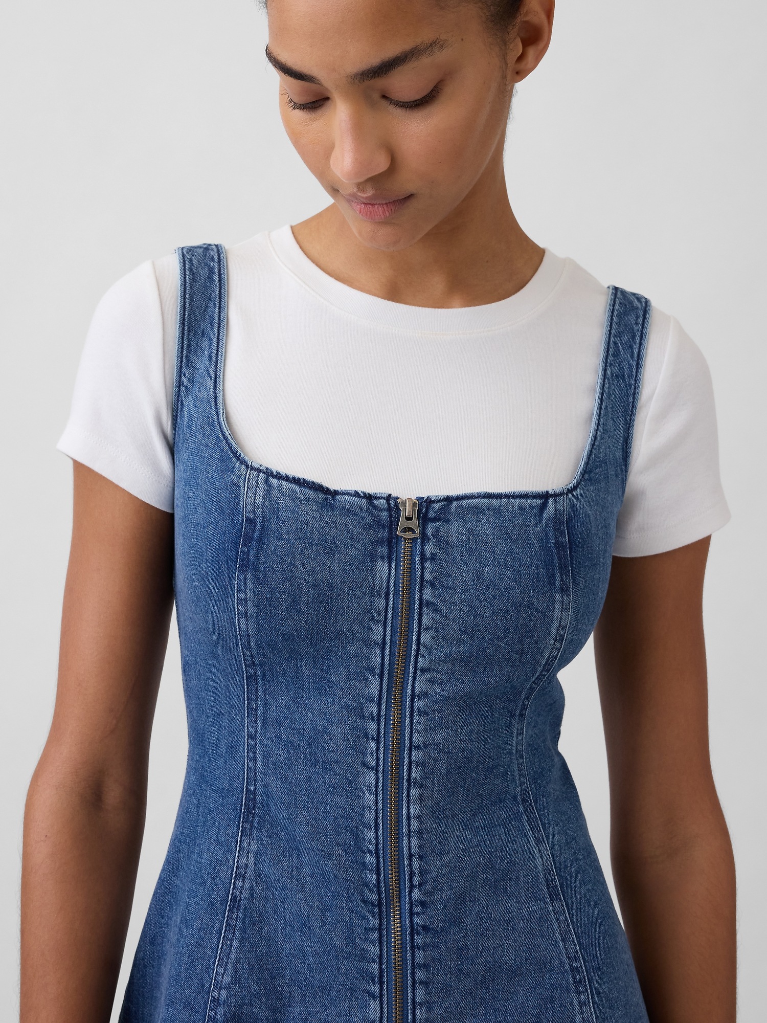 Женское платье Gap Denim Zip-Front Mini, цвет: Средняя варка — фото 3