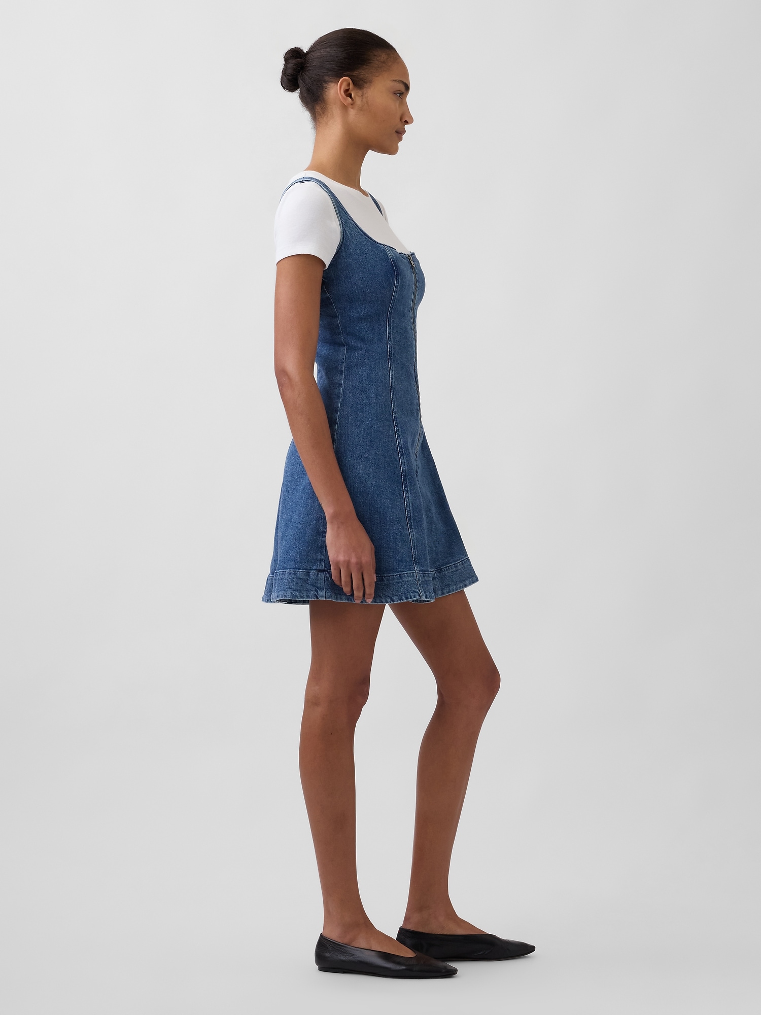 Женское платье Gap Denim Zip-Front Mini, цвет: Средняя варка — фото 2