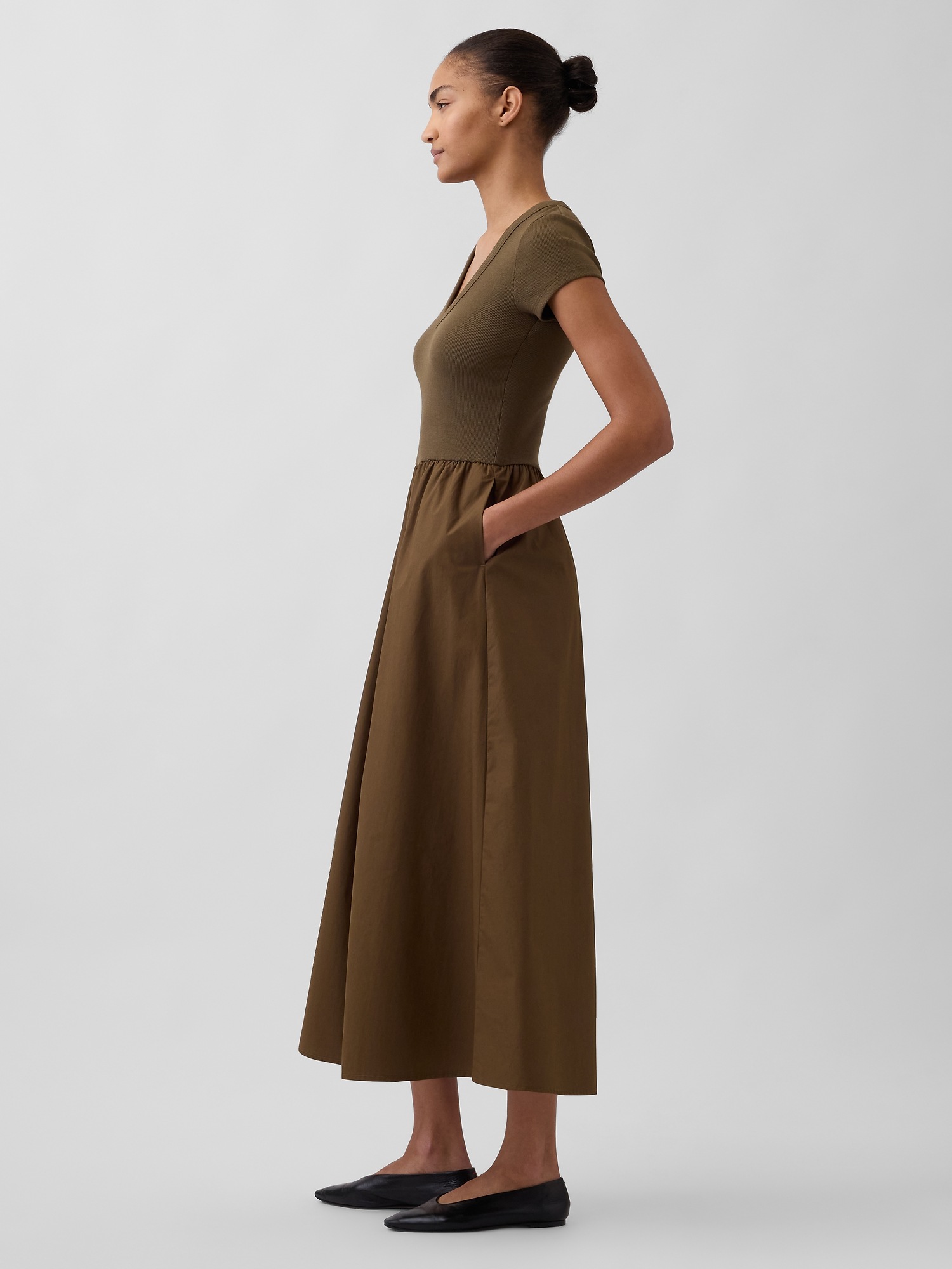 Женское платье Gap Modern Mixed Media Maxi, цвет: Оливковый зелёный — фото 2