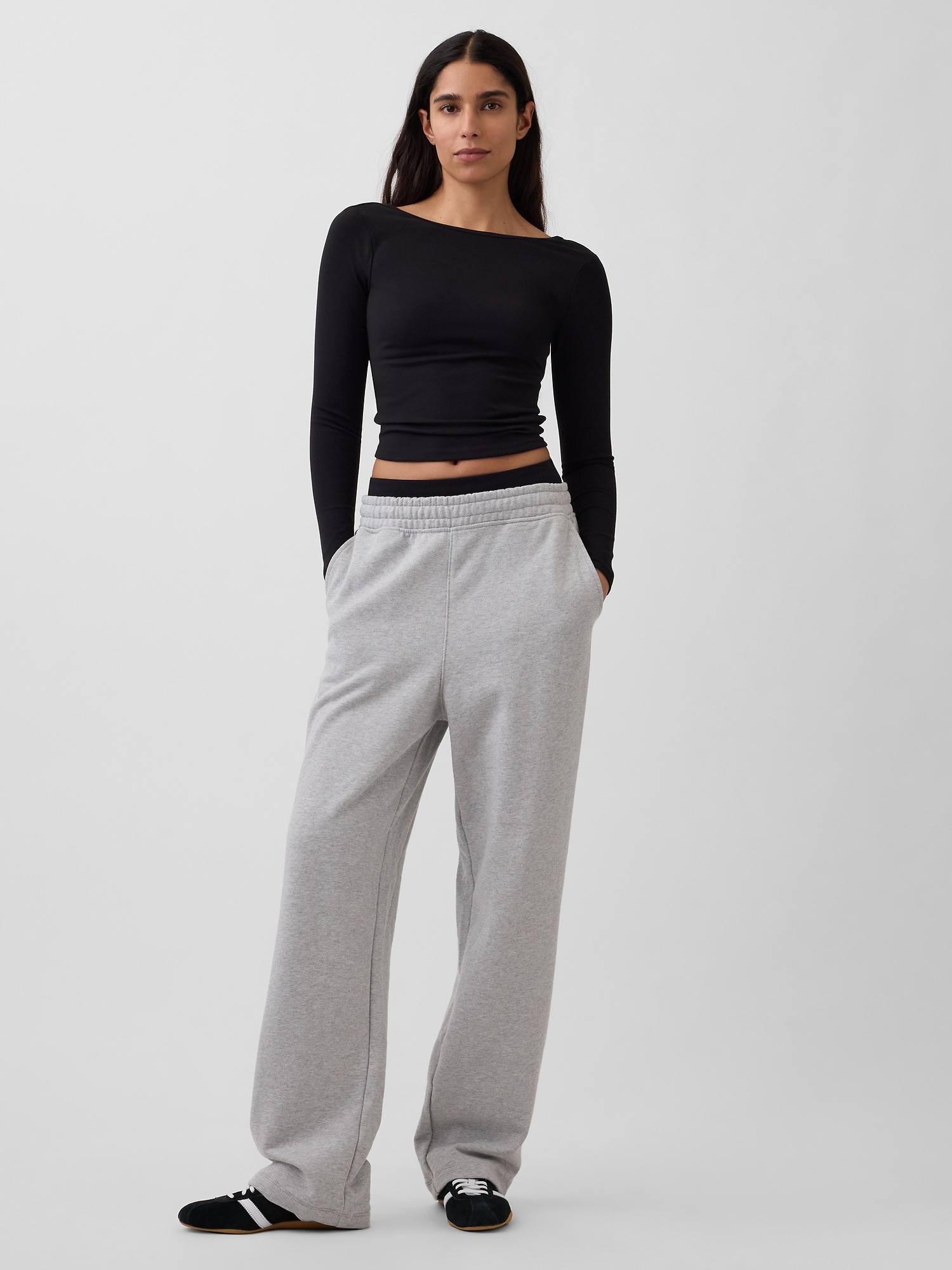 Женская футболка Gap GapFit Smooth Boatneck, цвет: Чёрный — фото 2