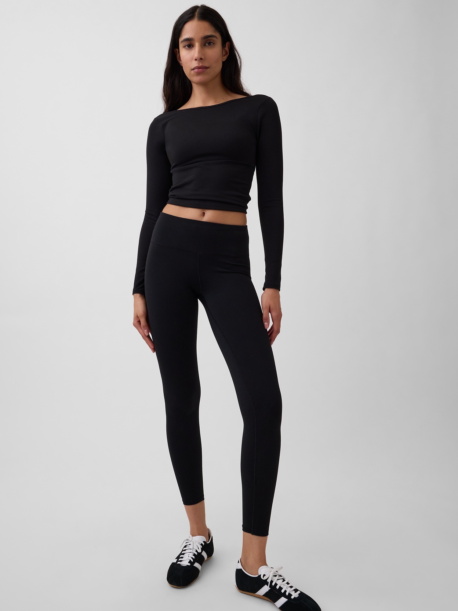 Женская футболка Gap GapFit Smooth Boatneck, цвет: Чёрный — фото 5