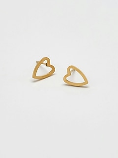 Admiral Row Gold Heart Outline Stud Earrings