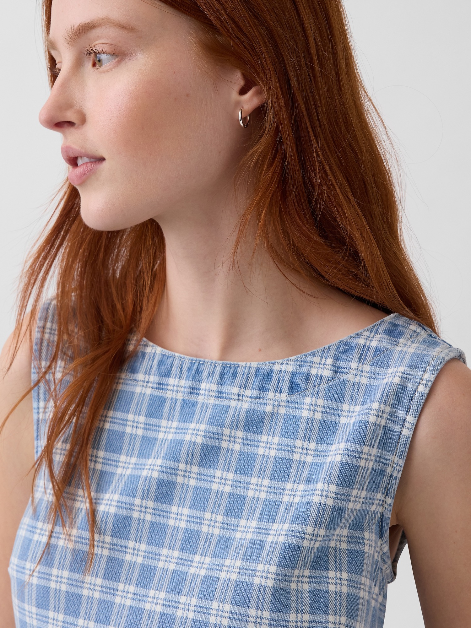 Женское платье Gap Plaid Denim Mini Shift, цвет: Светлый индиго клетчатый — фото 2