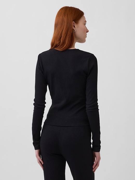 Modern Wide Rib Wrap V-Neck T-Shirt