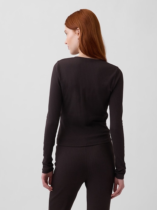 Modern Wide Rib Wrap V-Neck T-Shirt