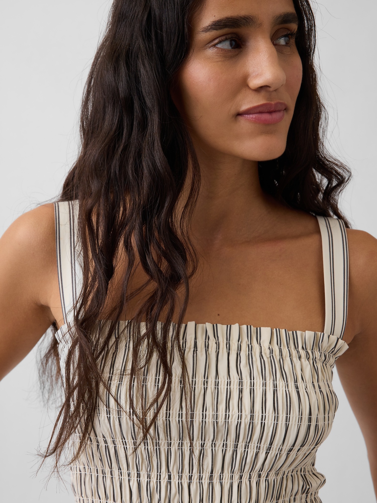 Женское платье Gap Poplin Smocked-Bodice Maxi, цвет: Слоновая кость бежевый полосатый — фото 4
