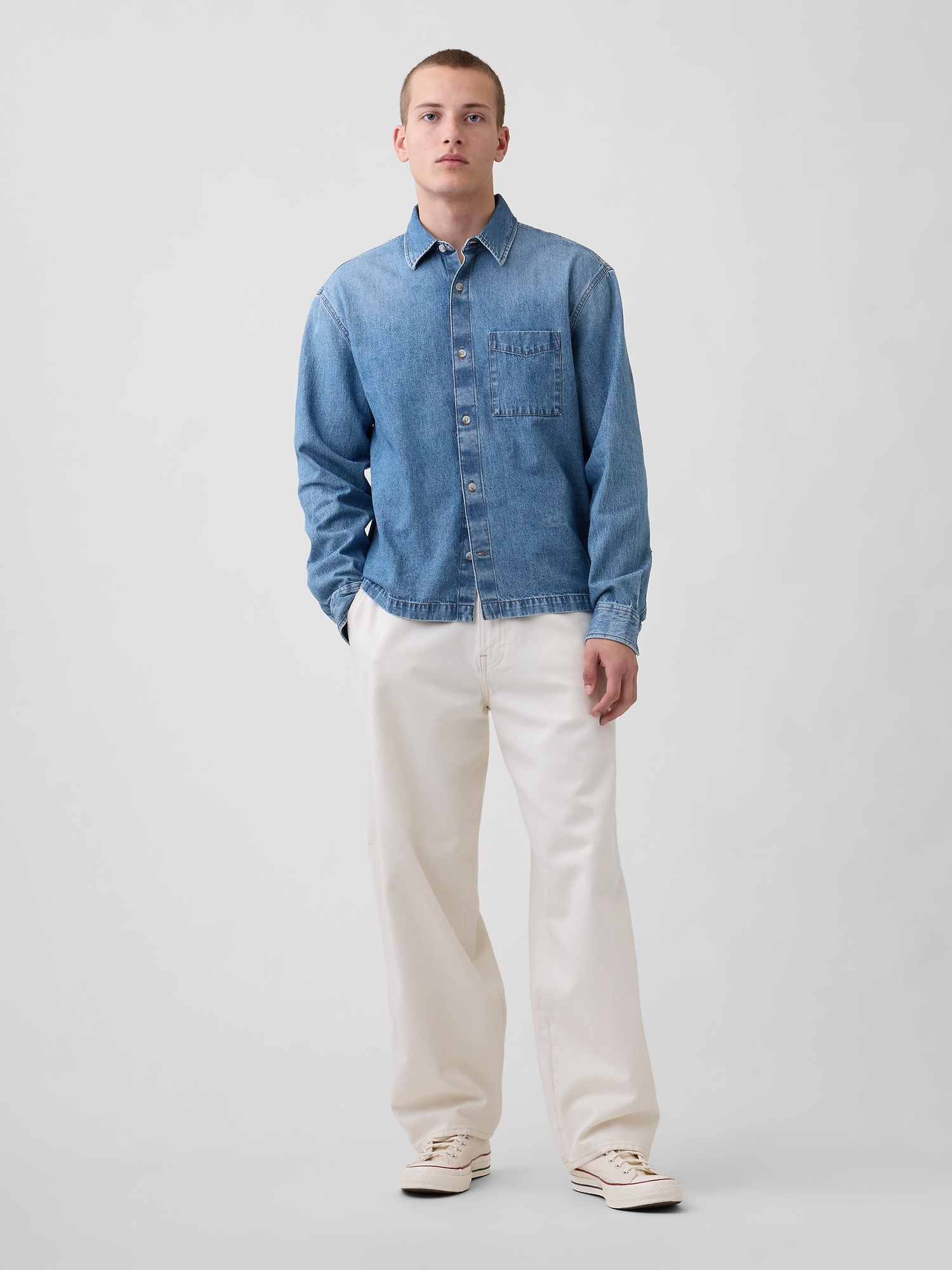Мужские рубашки Gap Denim Relaxed Straight-Hem Pocket Shirt — фото 2