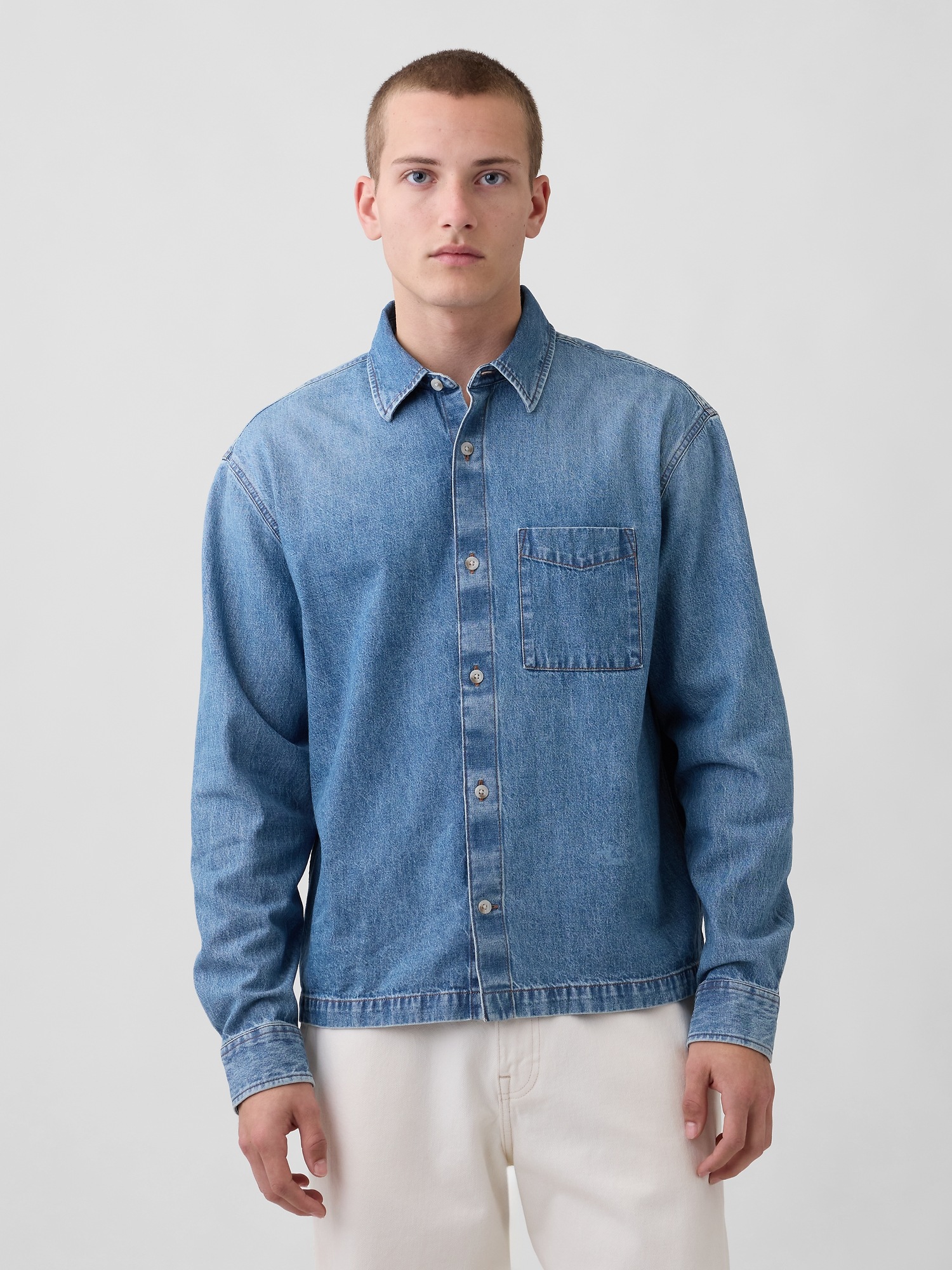 Мужские рубашки Gap Denim Relaxed Straight-Hem Pocket Shirt
