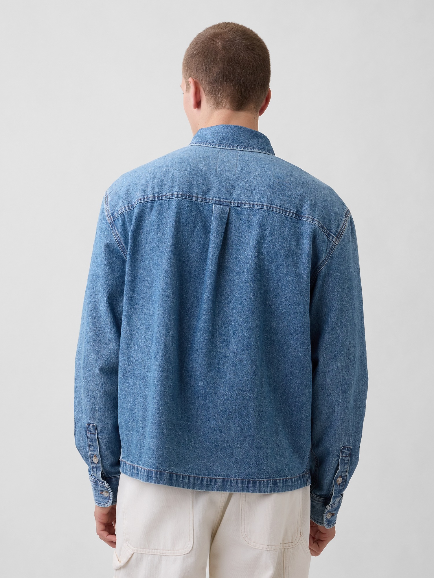 Мужские рубашки Gap Denim Relaxed Straight-Hem Pocket Shirt — фото 3