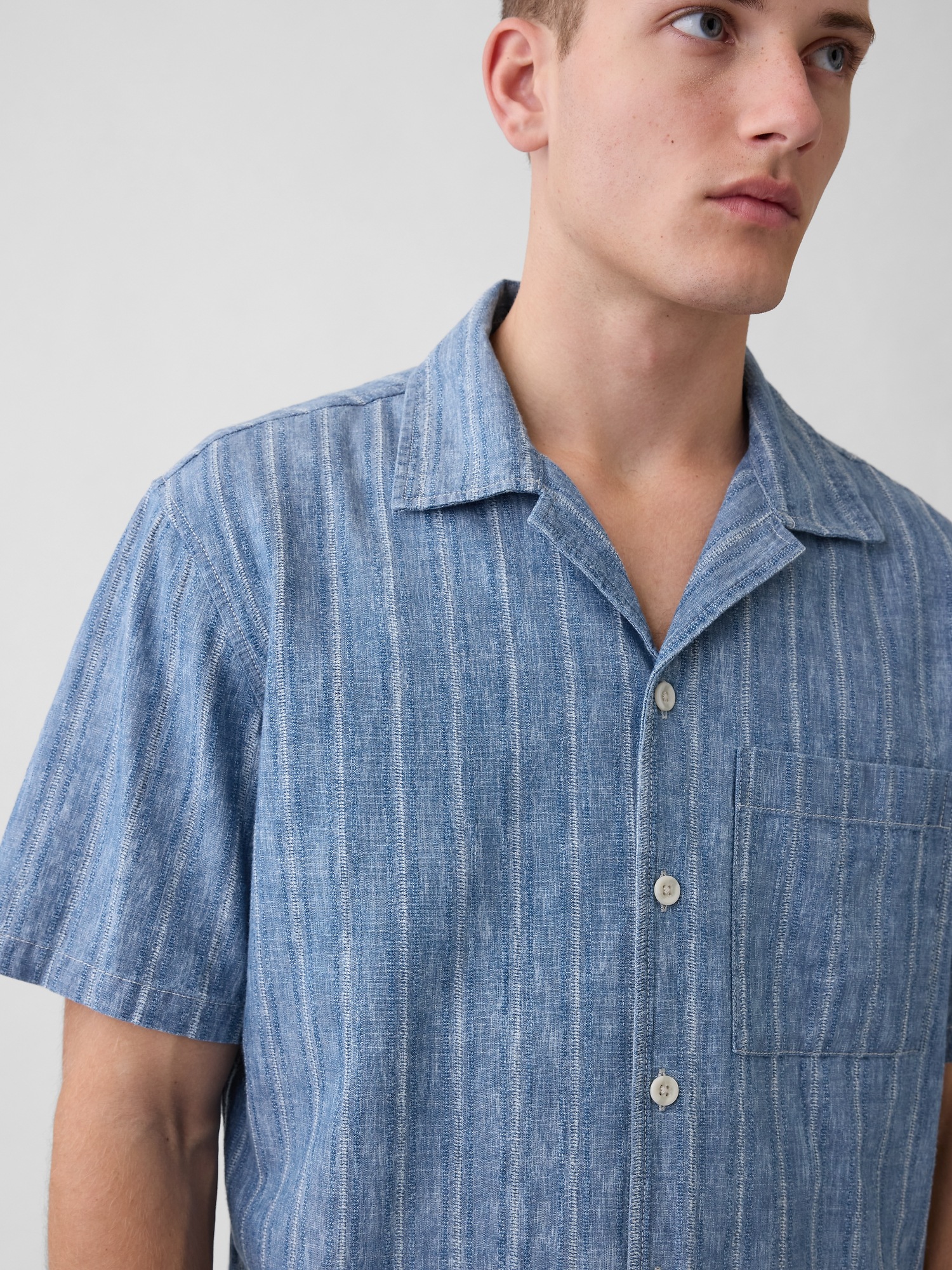 Мужская рубашка Gap Denim Dobby Resort, цвет: Индиго меланжевый — фото 4