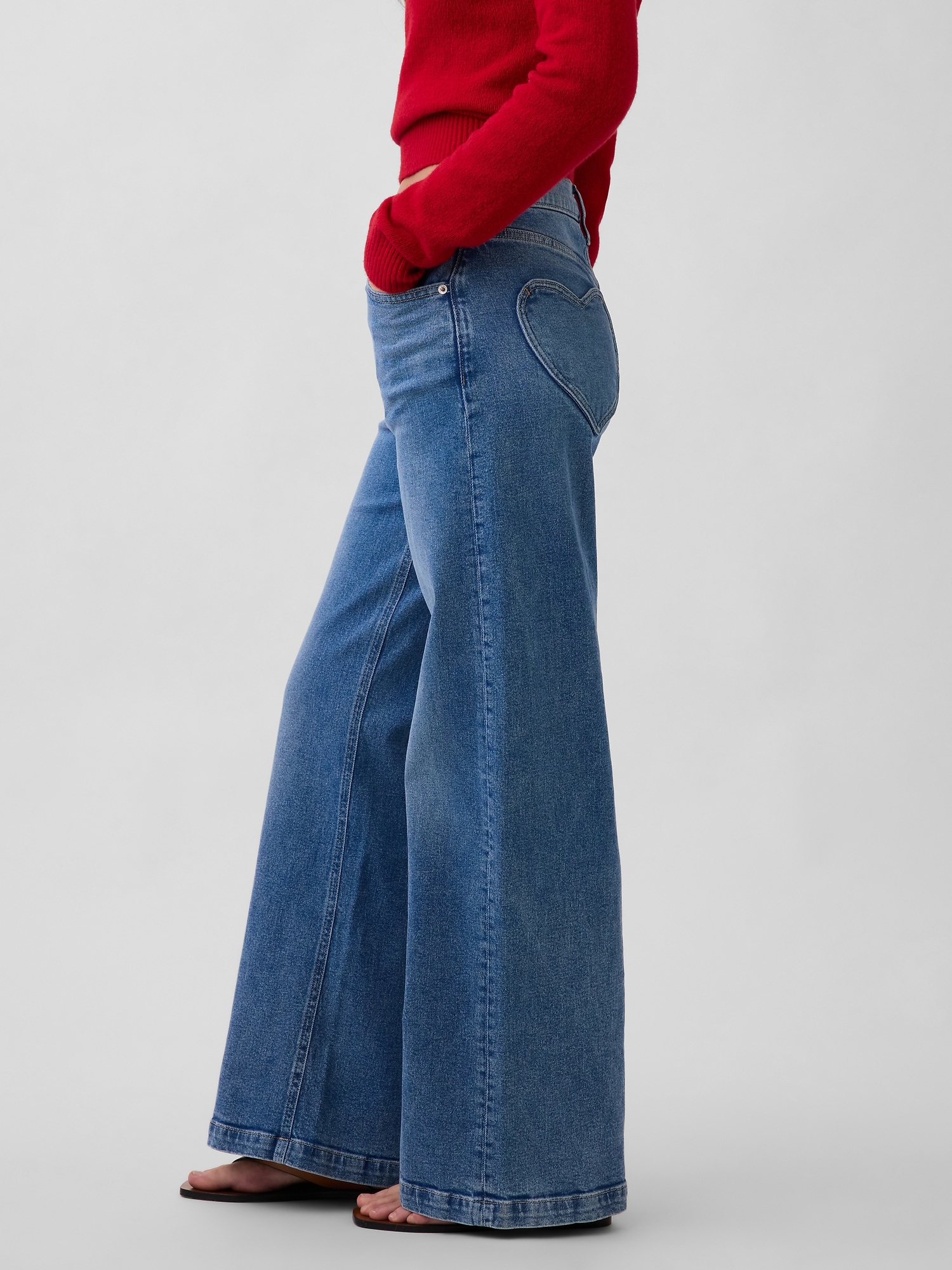 High Rise Stride Heart Pocket Wide-Leg Pants