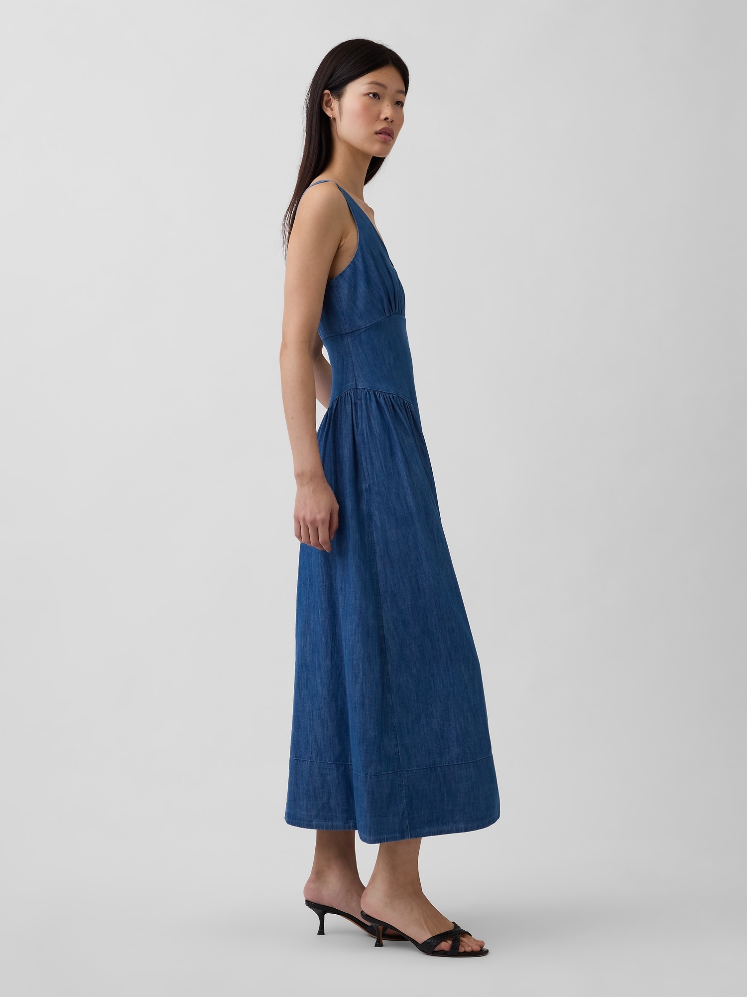 Женское платье Gap Shirred Maxi, цвет: Средний индиго — фото 2