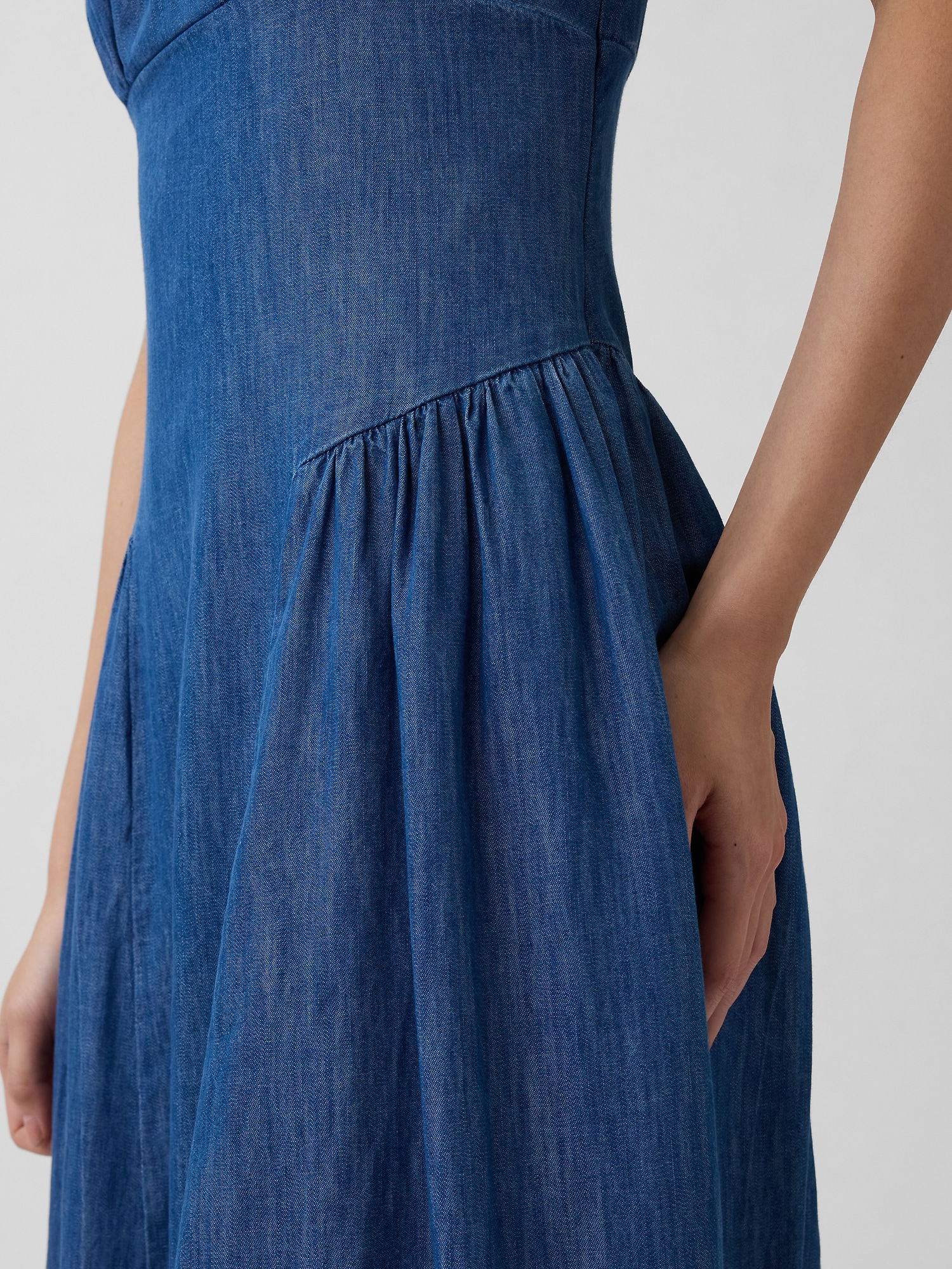 Женское платье Gap Shirred Maxi, цвет: Средний индиго — фото 3