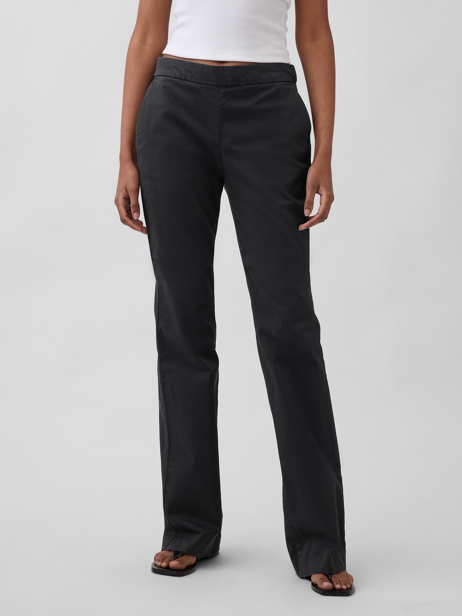 Женские брюки Gap Low Rise Fitted Flare Khakis, цвет: Чёрный — фото 2