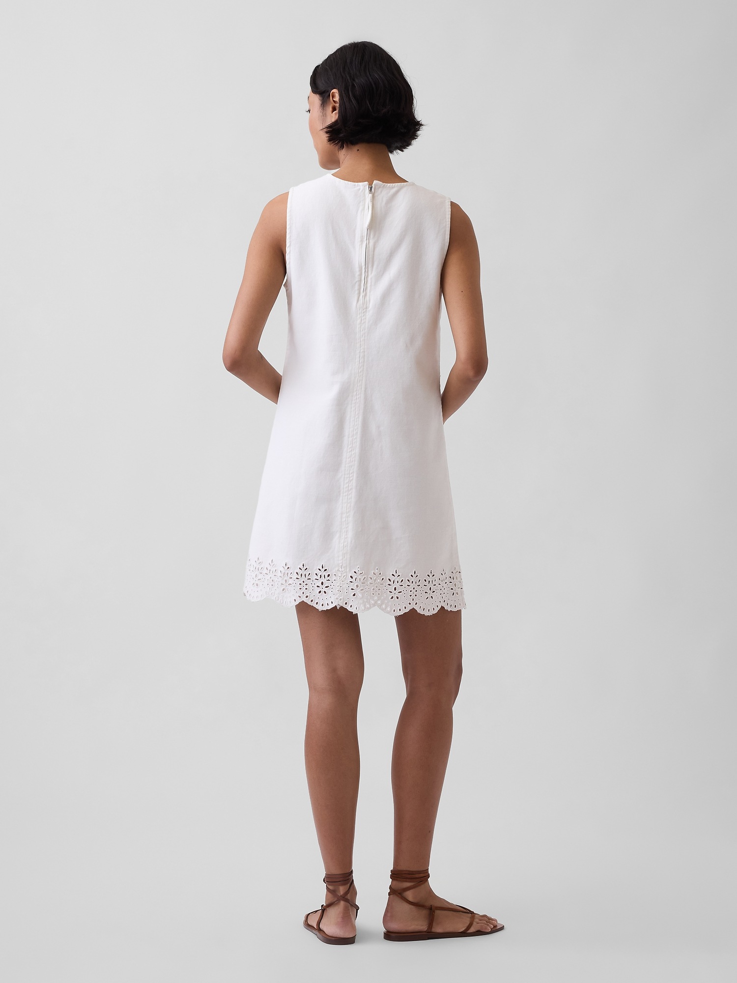 Женское платье Gap Eyelet Hem Mini Shift, цвет: Молочный белый — фото 2