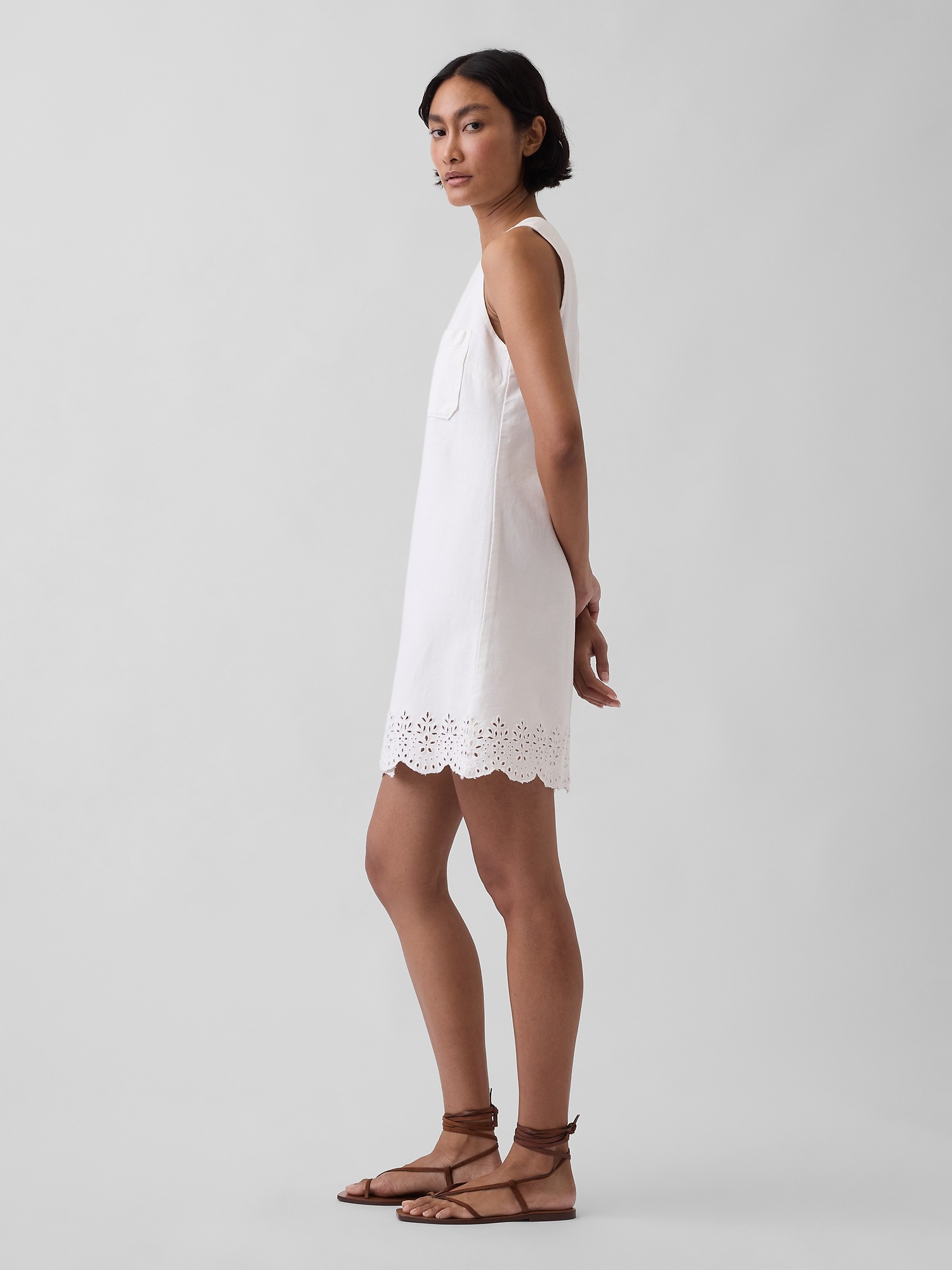 Женское платье Gap Eyelet Hem Mini Shift, цвет: Молочный белый — фото 3