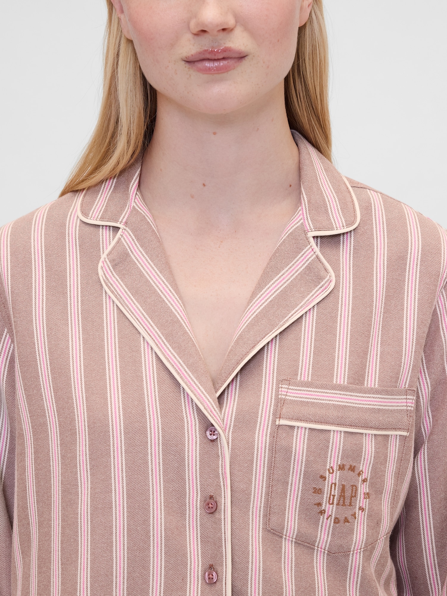 Женская рубашка Gap × Summer Fridays Relaxed Flannel Stripe PJ, цвет: Розовато-лиловый розовый — фото 2