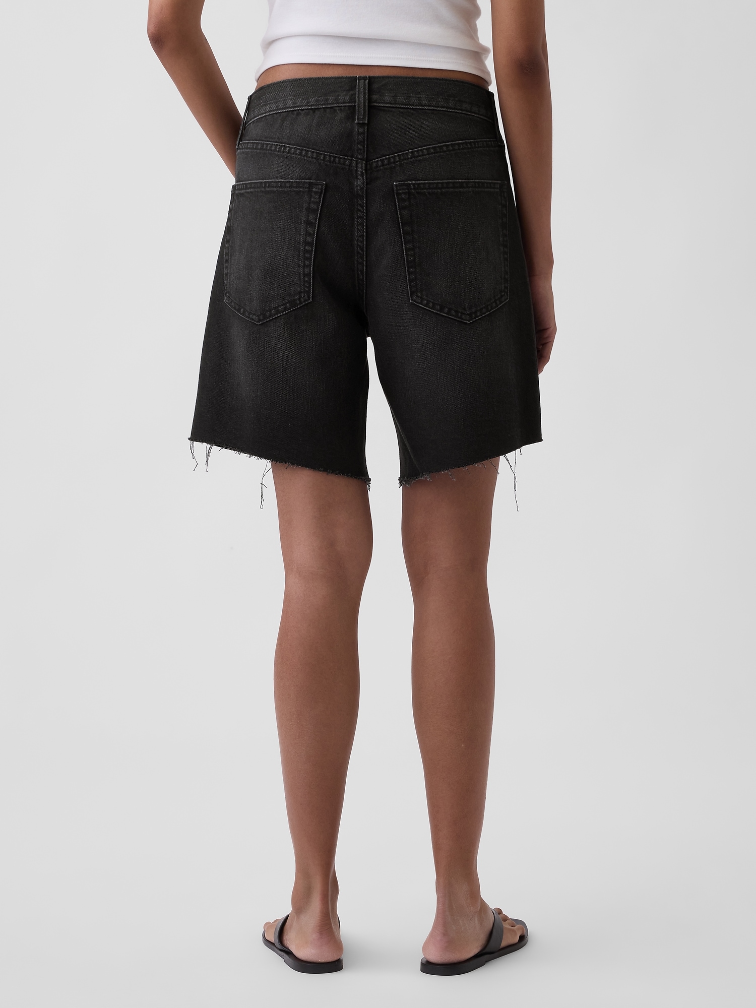 Женские шорты Gap 8" Mid Rise UltraSoft Loose Bermuda, цвет: Чёрный — фото 4