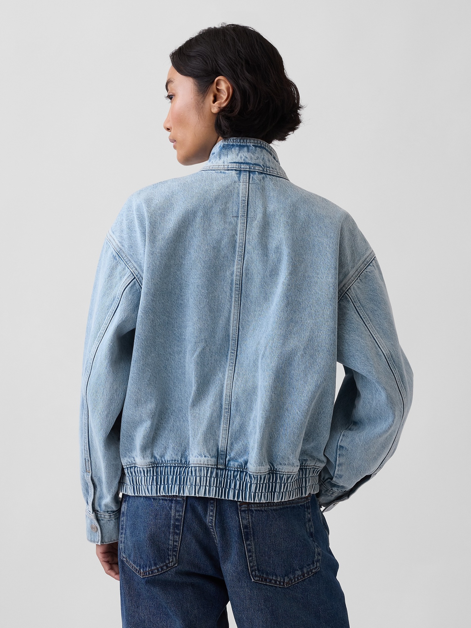 Женская куртка Gap Oversized Denim Bomber, цвет: Средняя варка — фото 3