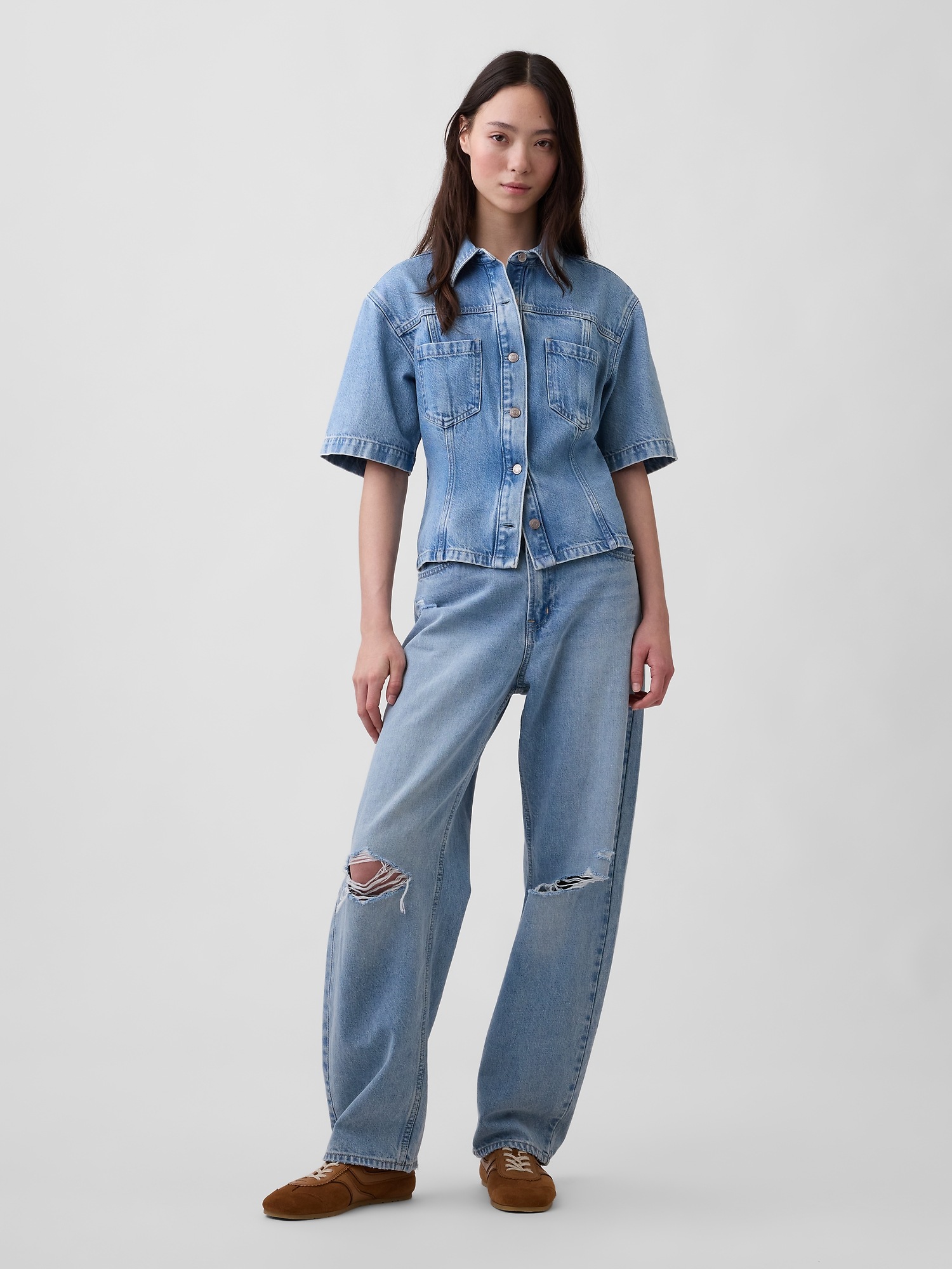 Женская рубашка Gap UltraSoft Denim Pocket, цвет: Светлая варка — фото 2