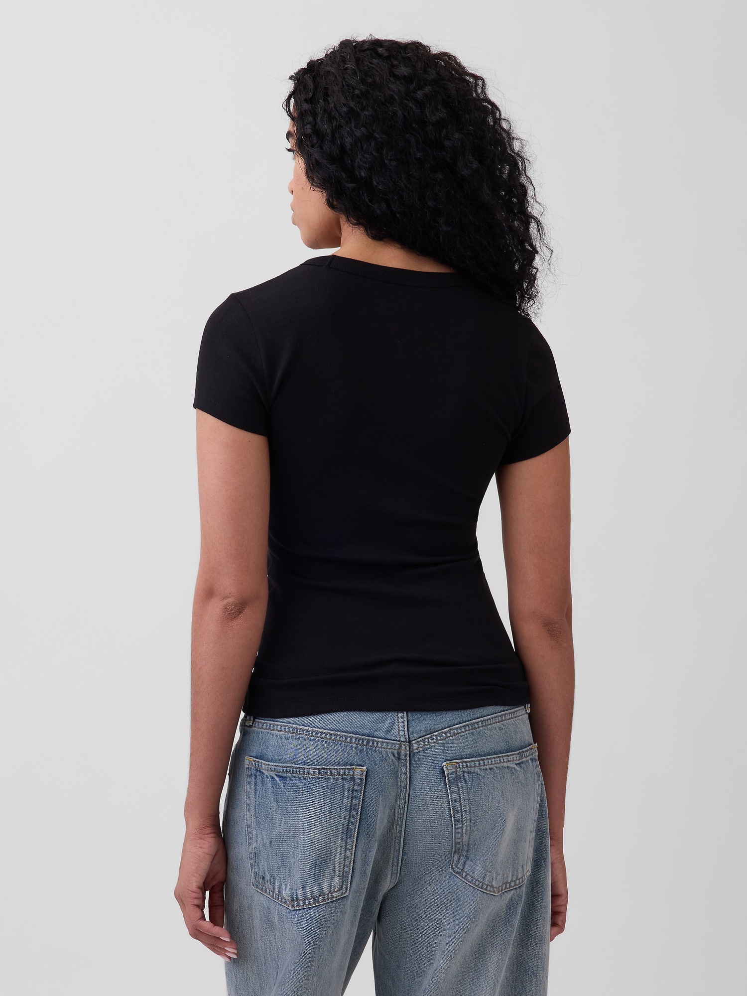 Женская футболка Gap Modern V-Neck, цвет: Чёрный — фото 3