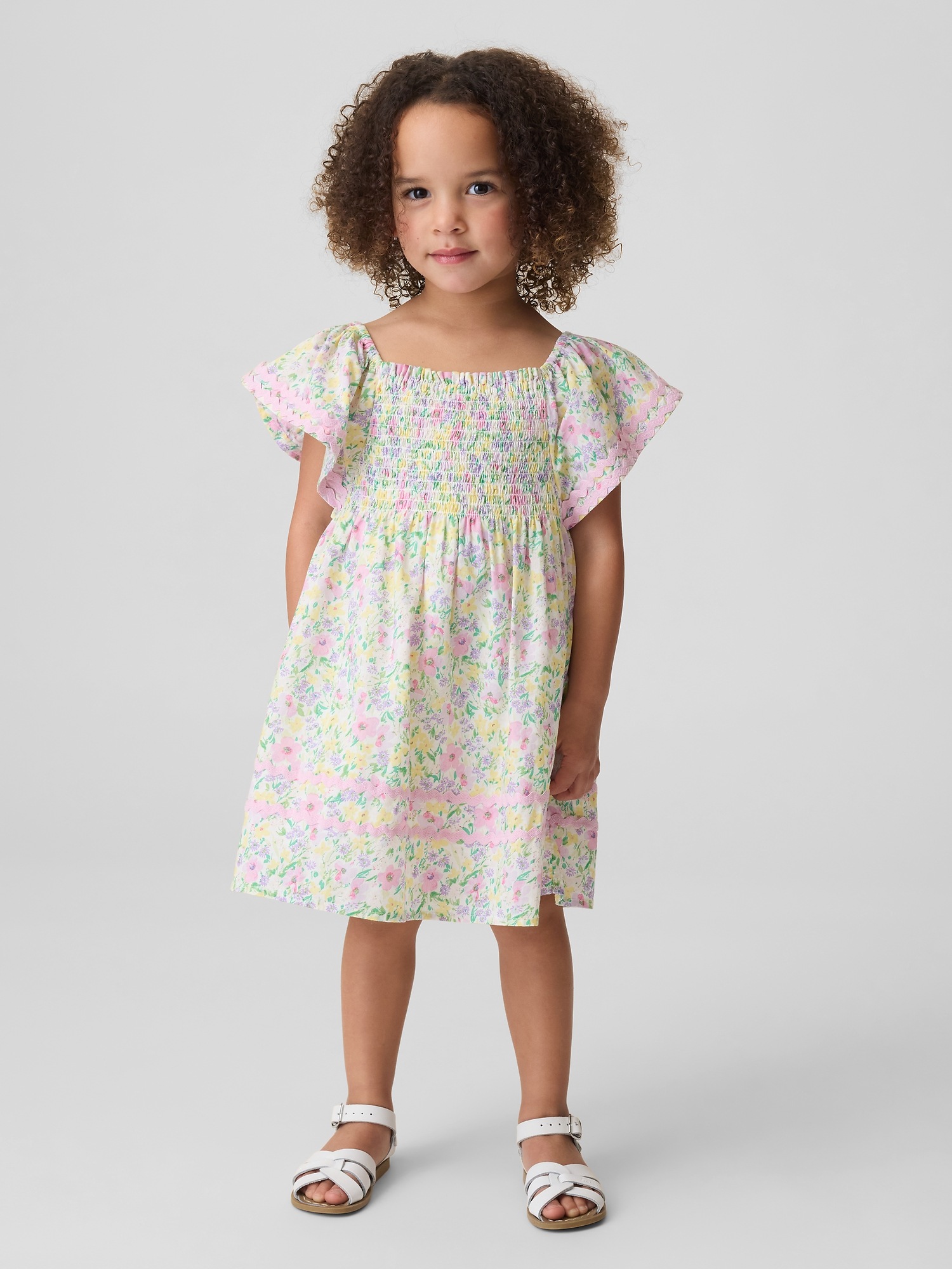 Детские платья Gap Baby & Toddler Smocked Flutter-Sleeve Dress