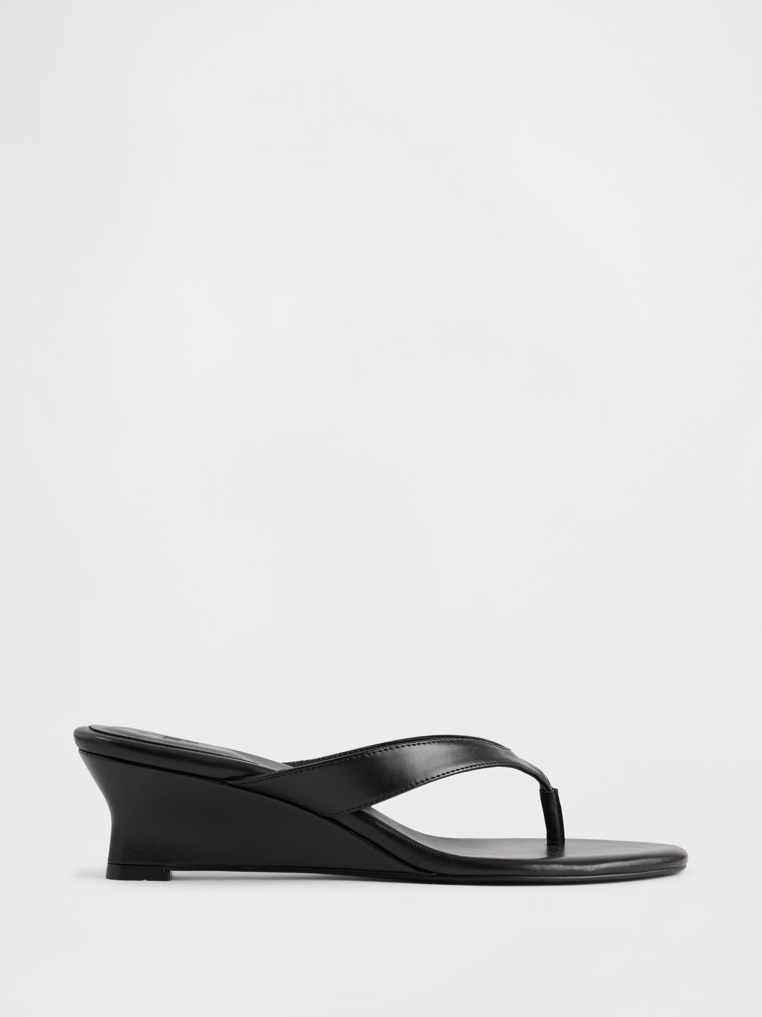 Gap Vegan Leather Wedge Thong Sandals In Black