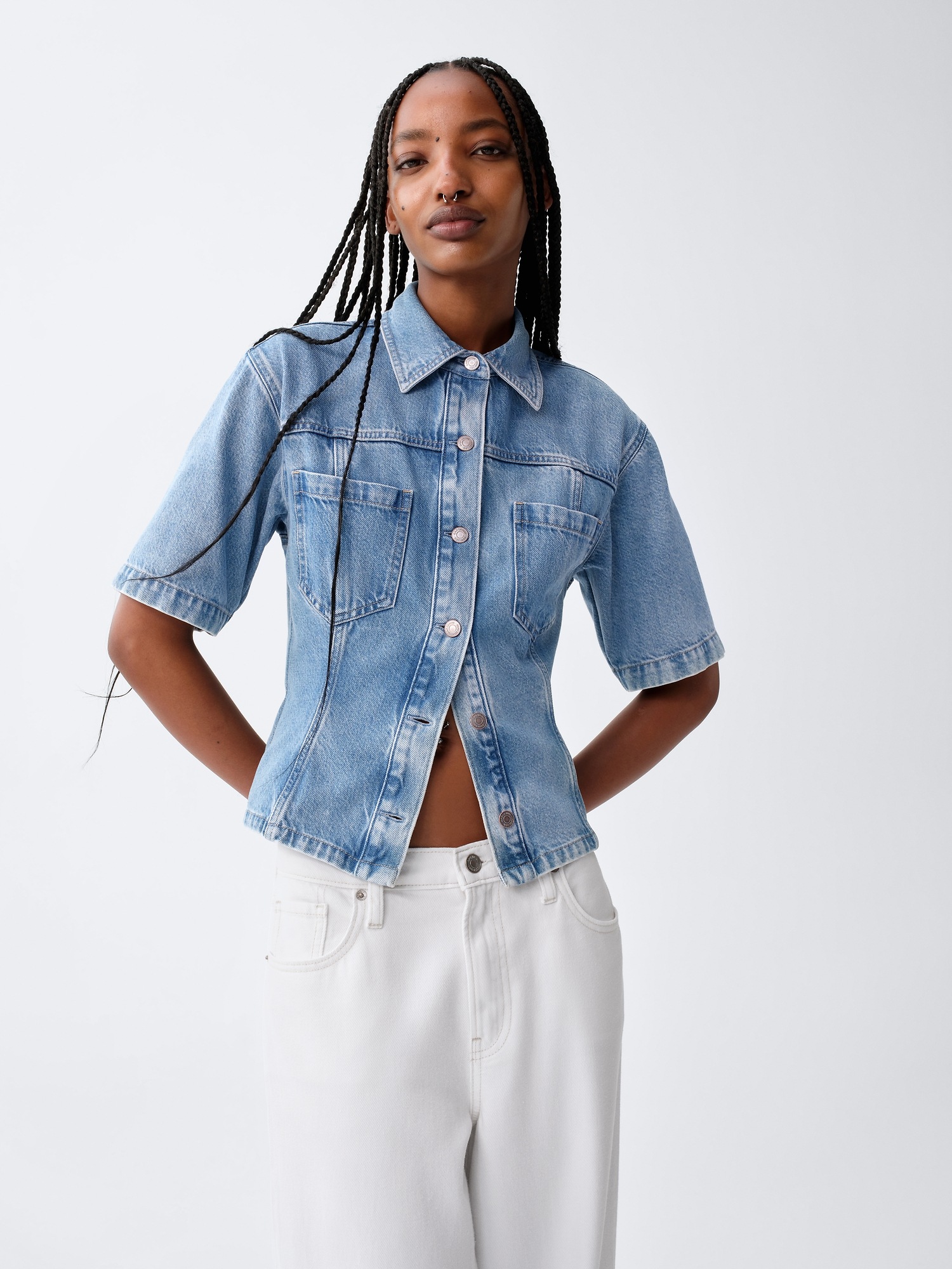Женская рубашка Gap UltraSoft Denim Pocket, цвет: Светлая варка — фото 6