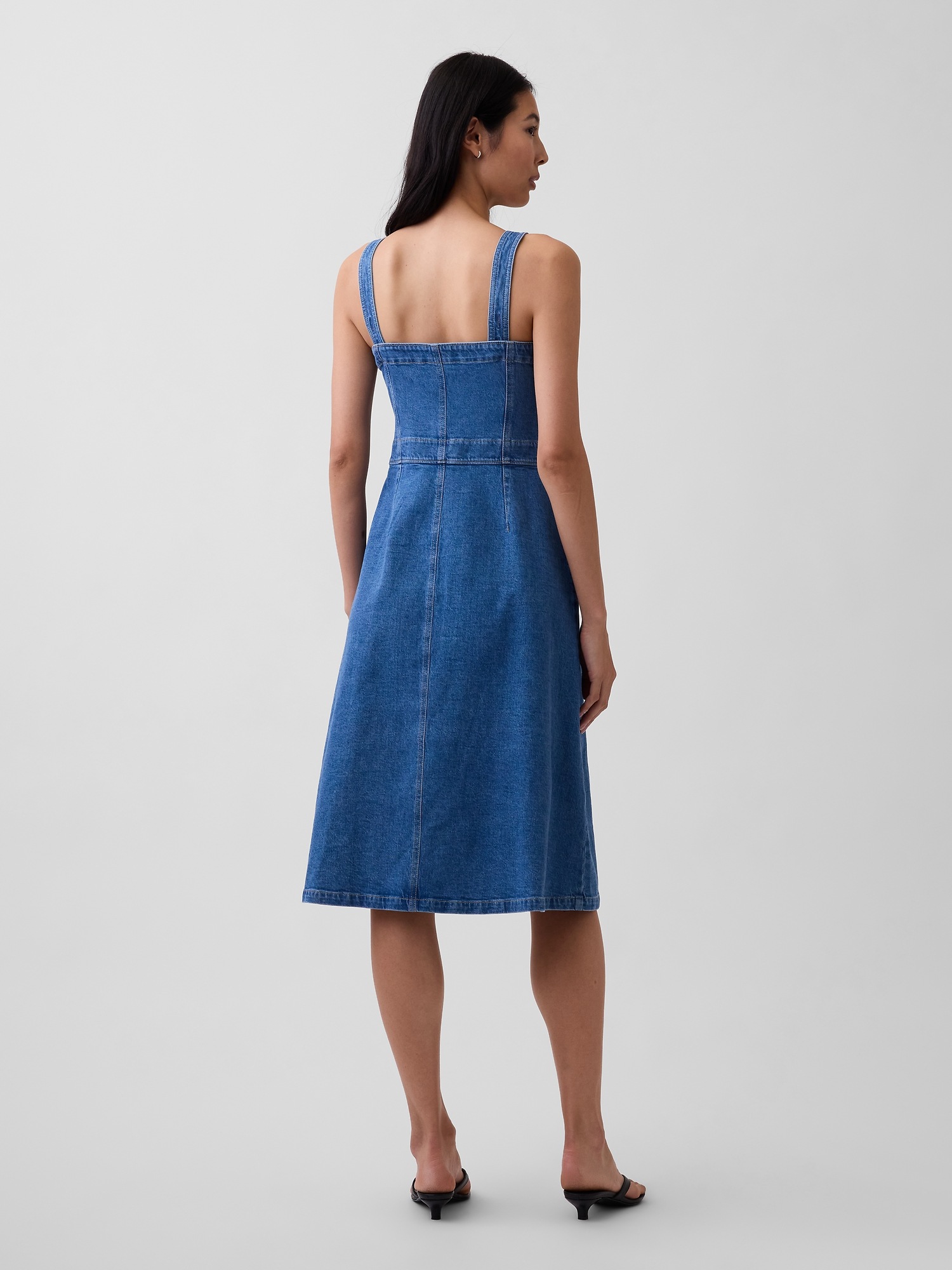 Женское платье Gap Denim Button-Front Midi, цвет: Средняя варка — фото 2