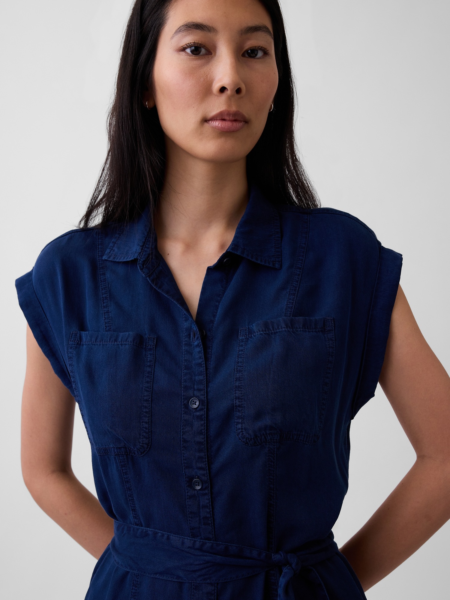 Женское платье Gap Denim Tie-Waist Utility Midi, цвет: Тёмная варка — фото 3