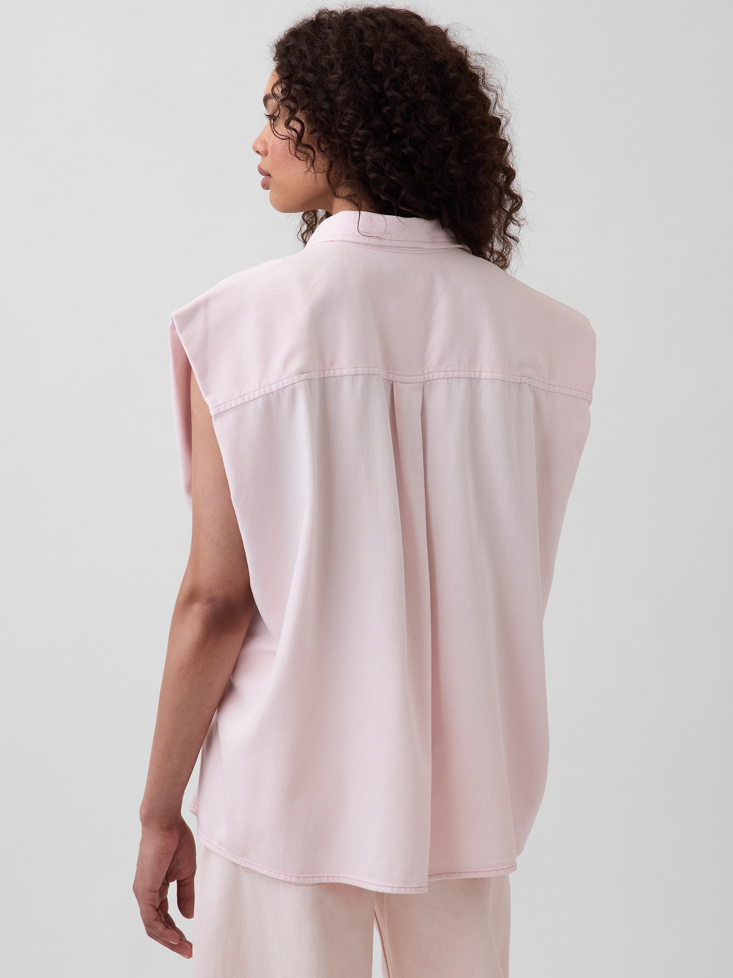 Женская рубашка Gap × HFR UltraSoft Denim Wide-Shoulder Shirt by Nicole Benefield Portfolio, цвет: Мягкий розовый — фото 3