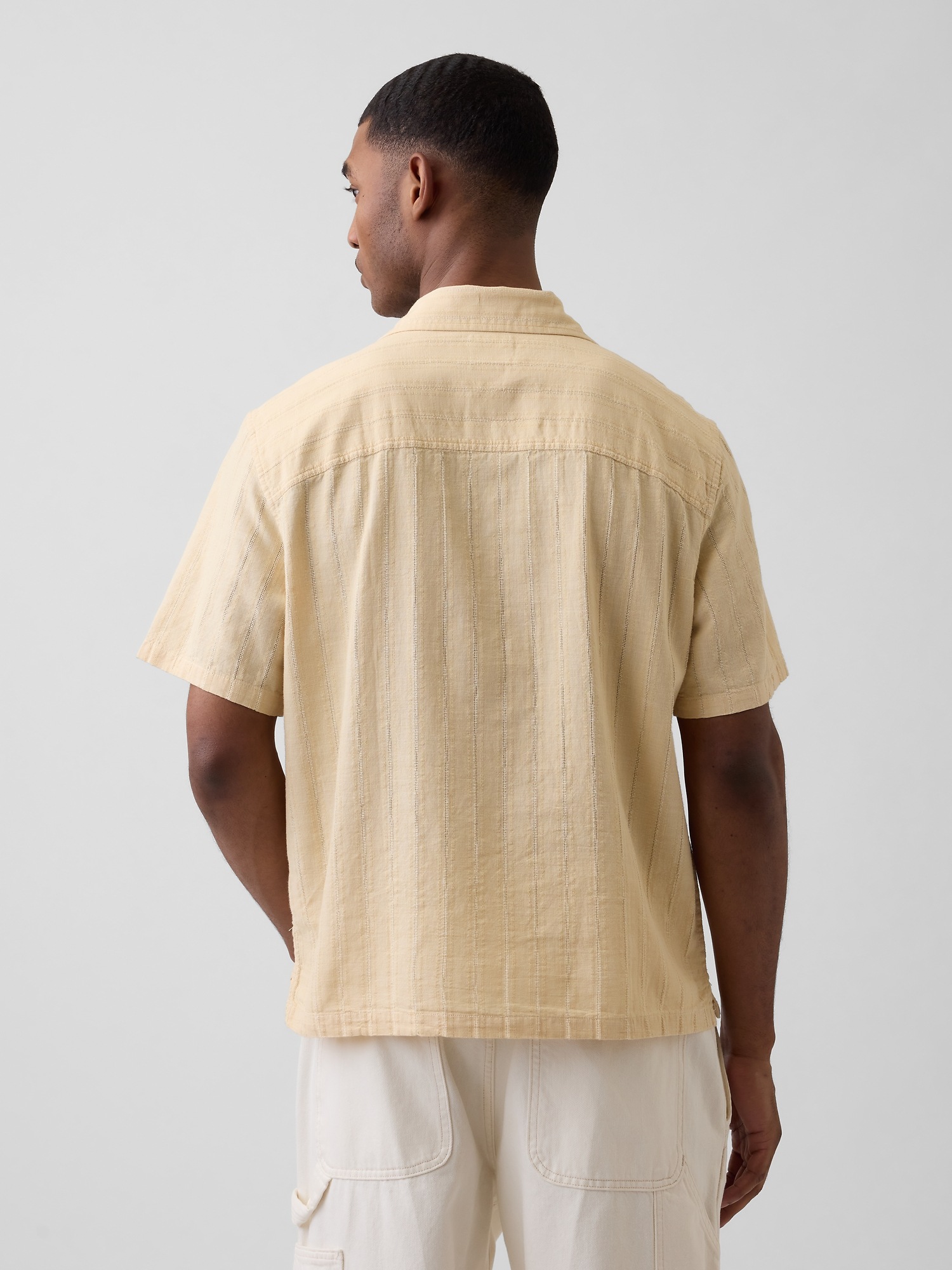 Мужские рубашки Gap Dobby Relaxed Straight-Hem Shirt — фото 3
