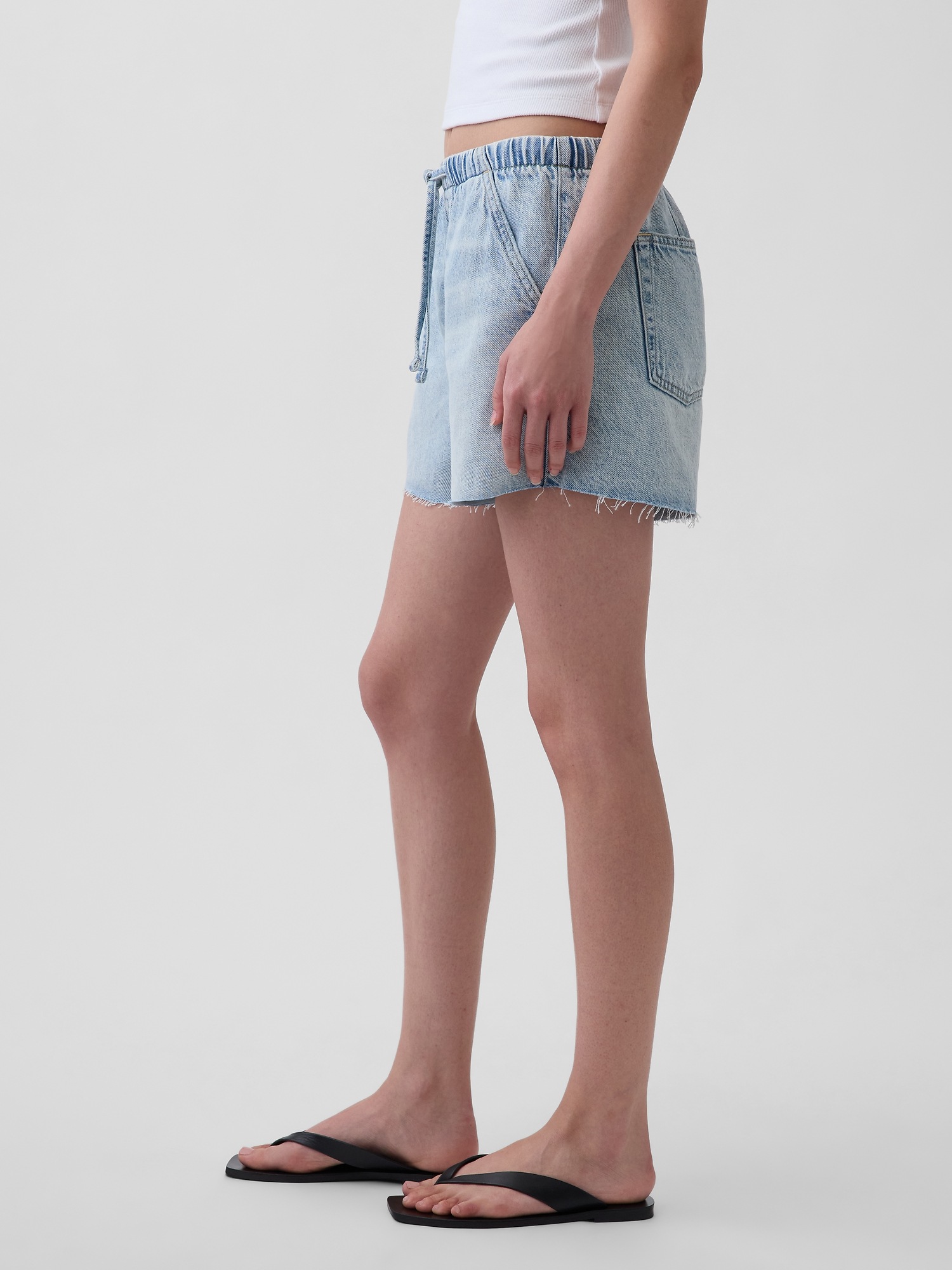 Женские шорты Gap 3.5” Low Slung Easy Denim Shorts, цвет: Светлый индиго — фото 3